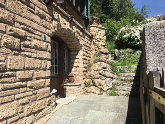 Haupteingang mit Gartentreppe